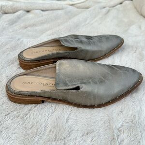 Very Volatile Womens Austin Pewter Champagne Studded Loafer Mule Shoes US 7